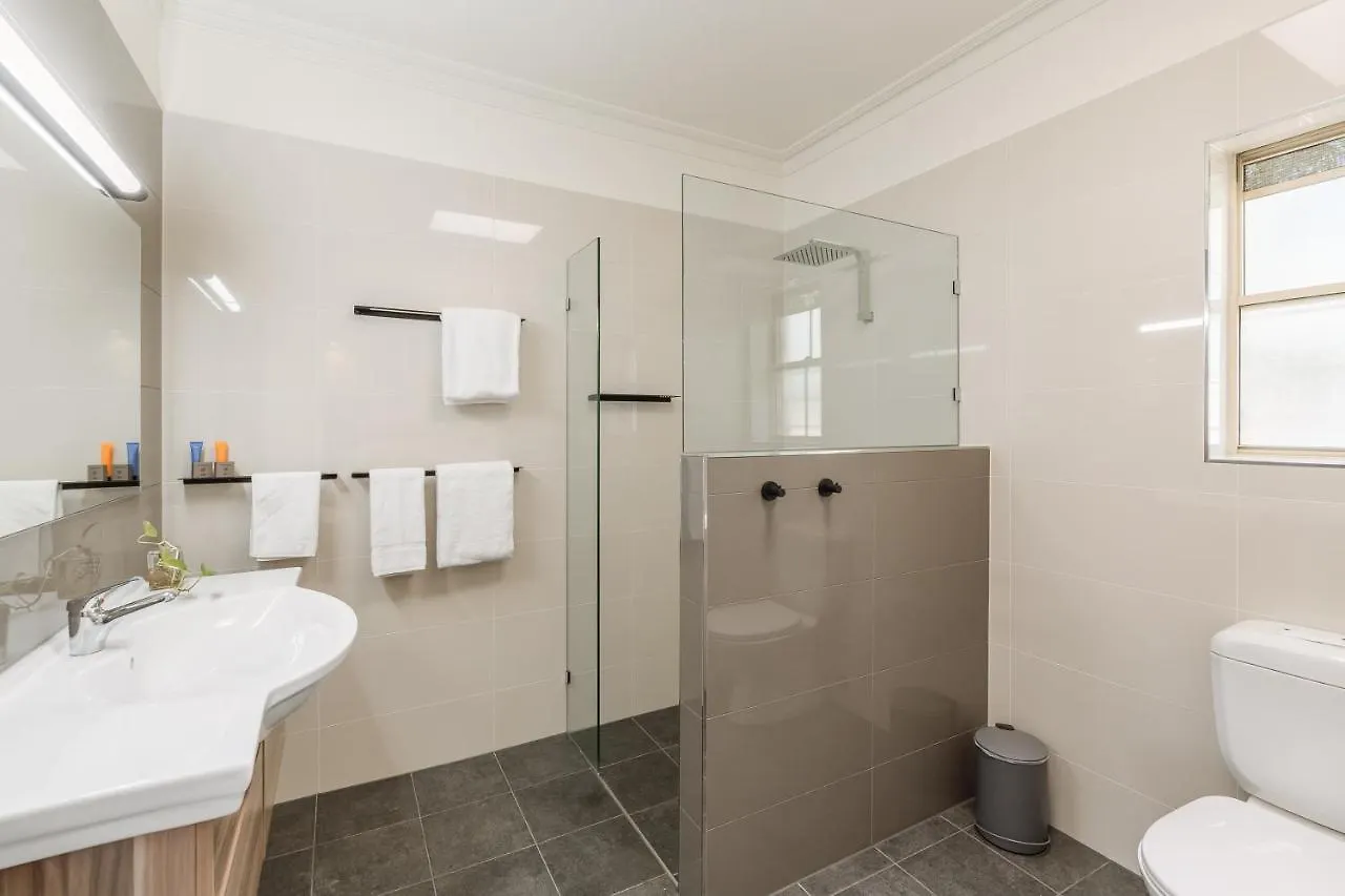 Coopers Colonial Motel Brisbane 3*,